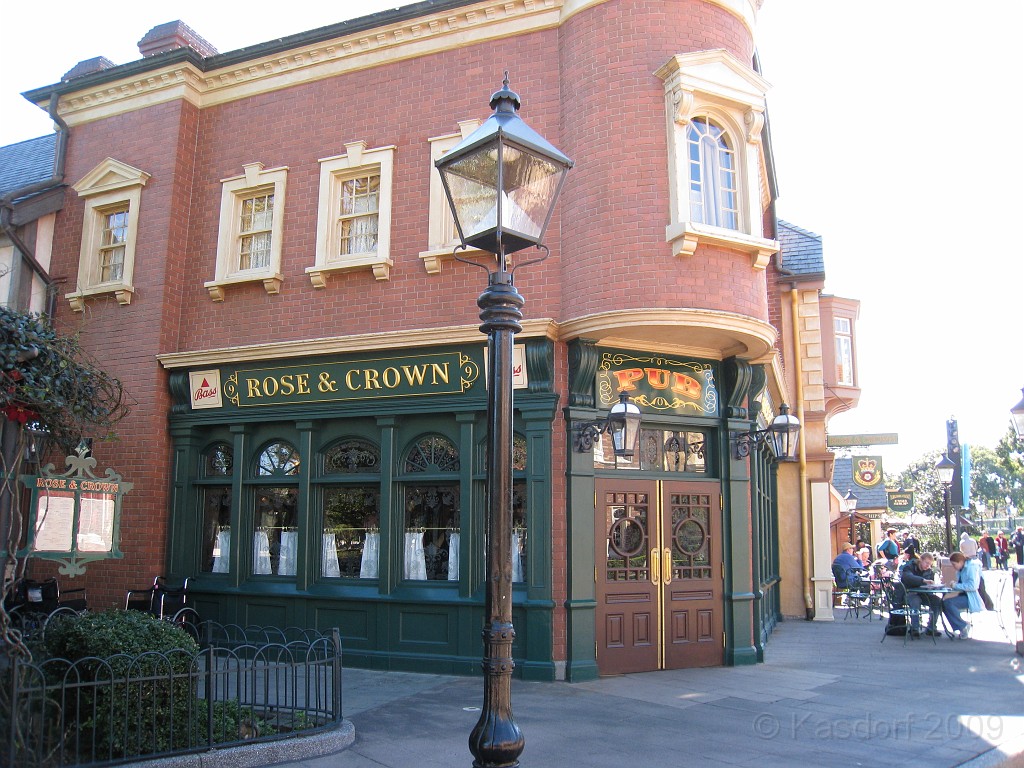 Disney 2010 D3 0680.jpg - January 9-11, 2010 Disney World Florida. Monday, up and ready to roll, took shuttle to Epcot. Caught a couple shows and took a lot of pictures. Finally had to call it a day to get to our plane to go home.